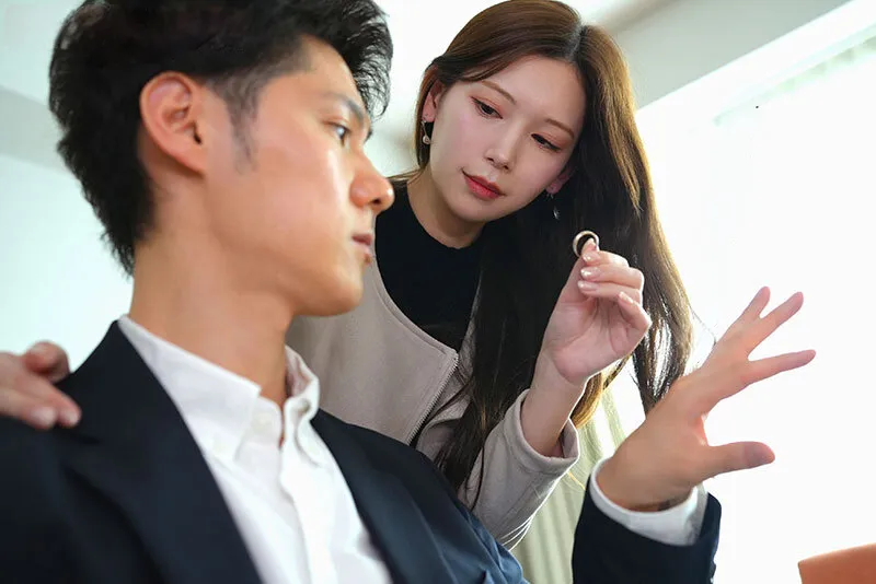 Bà xã đi đi chơi, chồng yêu ở nhà bị nhỏ em cô vợ gạ quan hệ không trượt phát nào